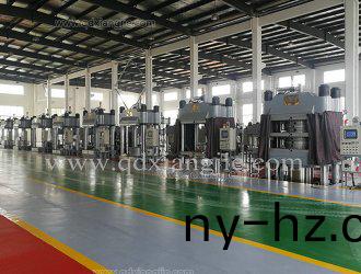 新(xin)設(shè)計(jì)(ji)實(shí)(shi)心胎(tai)硫(liu)化機(jī)