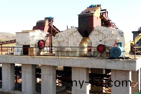 反(fan)擊式破碎(sui)機(jī)