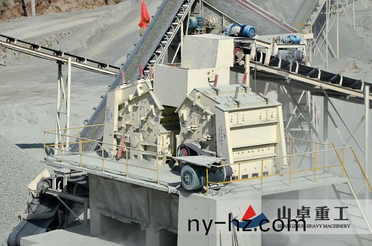 反擊式破(po)碎機現場